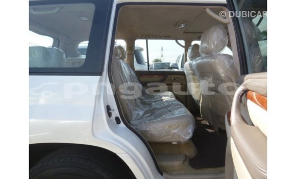 Buy Import Toyota Land Cruiser White Car in Import - Dubai in Enga Buy Import Toyota Land Cruiser White Car in Import - Dubai in Enga