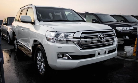 Buy Import Toyota Land Cruiser White Car in Import - Dubai in Enga Buy Import Toyota Land Cruiser White Car in Import - Dubai in Enga