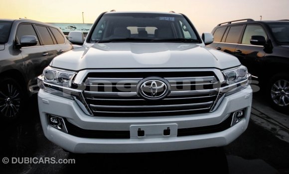 Buy Import Toyota Land Cruiser White Car in Import - Dubai in Enga Buy Import Toyota Land Cruiser White Car in Import - Dubai in Enga