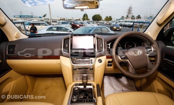 Buy Import Toyota Land Cruiser White Car in Import - Dubai in Enga Buy Import Toyota Land Cruiser White Car in Import - Dubai in Enga