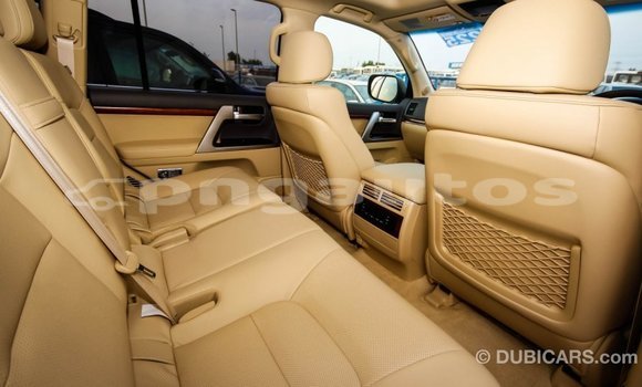 Buy Import Toyota Land Cruiser White Car in Import - Dubai in Enga Buy Import Toyota Land Cruiser White Car in Import - Dubai in Enga