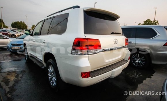 Buy Import Toyota Land Cruiser White Car in Import - Dubai in Enga Buy Import Toyota Land Cruiser White Car in Import - Dubai in Enga