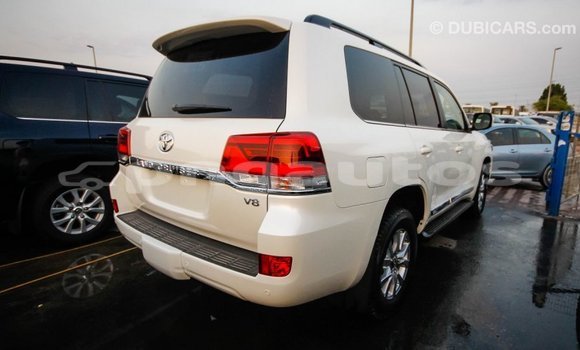 Buy Import Toyota Land Cruiser White Car in Import - Dubai in Enga Buy Import Toyota Land Cruiser White Car in Import - Dubai in Enga