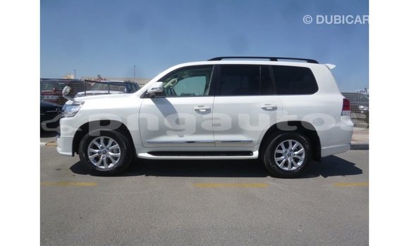 Buy Import Toyota Land Cruiser White Car in Import - Dubai in Enga Buy Import Toyota Land Cruiser White Car in Import - Dubai in Enga