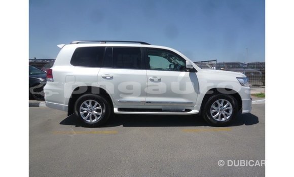 Buy Import Toyota Land Cruiser White Car in Import - Dubai in Enga Buy Import Toyota Land Cruiser White Car in Import - Dubai in Enga