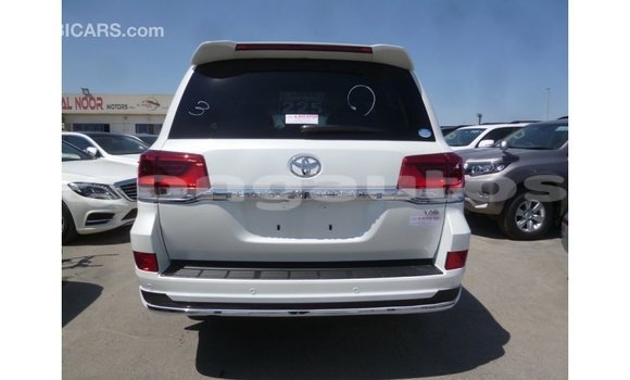 Buy Import Toyota Land Cruiser White Car in Import - Dubai in Enga Buy Import Toyota Land Cruiser White Car in Import - Dubai in Enga