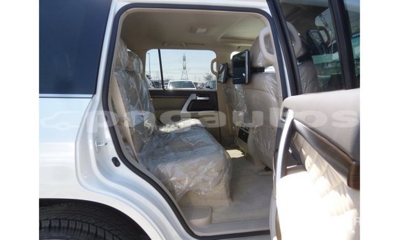 Buy Import Toyota Land Cruiser White Car in Import - Dubai in Enga Buy Import Toyota Land Cruiser White Car in Import - Dubai in Enga