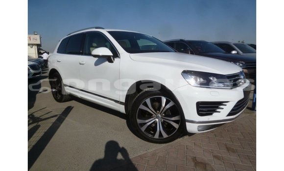 Buy Import Volkswagen Touareg White Car in Import - Dubai in Enga