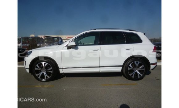 Buy Import Volkswagen Touareg White Car in Import - Dubai in Enga Buy Import Volkswagen Touareg White Car in Import - Dubai in Enga