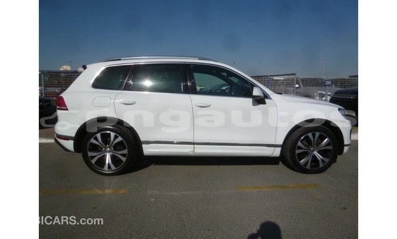 Buy Import Volkswagen Touareg White Car in Import - Dubai in Enga Buy Import Volkswagen Touareg White Car in Import - Dubai in Enga