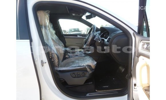 Buy Import Volkswagen Touareg White Car in Import - Dubai in Enga Buy Import Volkswagen Touareg White Car in Import - Dubai in Enga