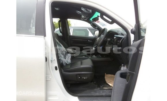 Buy Import Toyota Hilux White Car in Import - Dubai in Enga Buy Import Toyota Hilux White Car in Import - Dubai in Enga