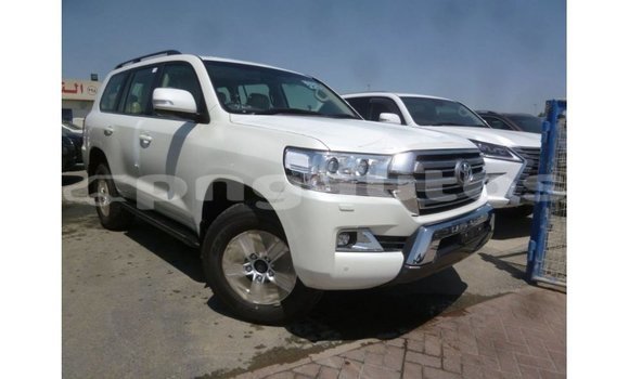 Buy Import Toyota Land Cruiser White Car in Import - Dubai in Enga Buy Import Toyota Land Cruiser White Car in Import - Dubai in Enga