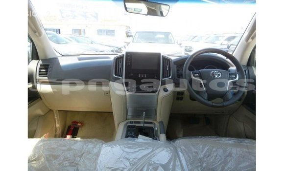 Buy Import Toyota Land Cruiser White Car in Import - Dubai in Enga Buy Import Toyota Land Cruiser White Car in Import - Dubai in Enga