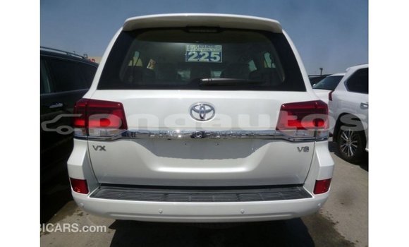Buy Import Toyota Land Cruiser White Car in Import - Dubai in Enga Buy Import Toyota Land Cruiser White Car in Import - Dubai in Enga
