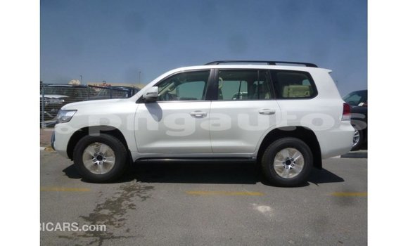 Buy Import Toyota Land Cruiser White Car in Import - Dubai in Enga Buy Import Toyota Land Cruiser White Car in Import - Dubai in Enga