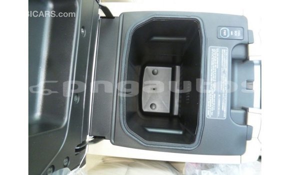 Buy Import Toyota Land Cruiser White Car in Import - Dubai in Enga Buy Import Toyota Land Cruiser White Car in Import - Dubai in Enga