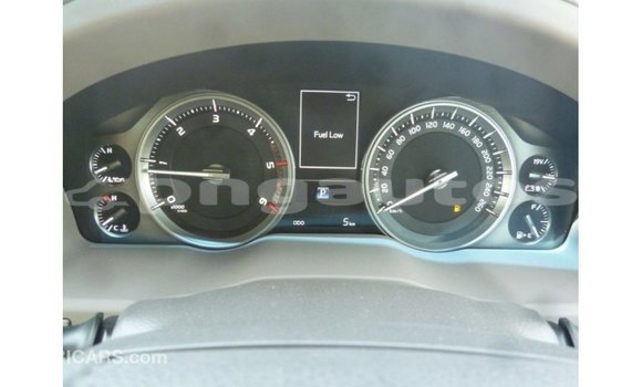 Buy Import Toyota Land Cruiser White Car in Import - Dubai in Enga Buy Import Toyota Land Cruiser White Car in Import - Dubai in Enga