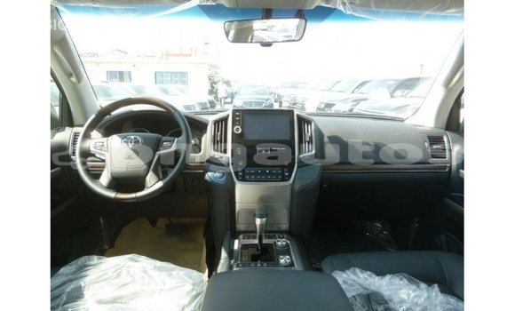 Buy Import Toyota Land Cruiser White Car in Import - Dubai in Enga Buy Import Toyota Land Cruiser White Car in Import - Dubai in Enga