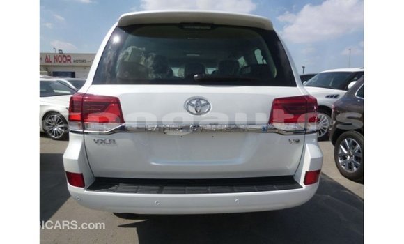 Buy Import Toyota Land Cruiser White Car in Import - Dubai in Enga Buy Import Toyota Land Cruiser White Car in Import - Dubai in Enga