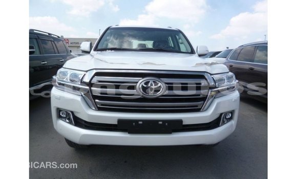 Buy Import Toyota Land Cruiser White Car in Import - Dubai in Enga Buy Import Toyota Land Cruiser White Car in Import - Dubai in Enga