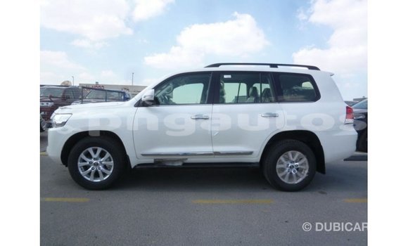 Buy Import Toyota Land Cruiser White Car in Import - Dubai in Enga Buy Import Toyota Land Cruiser White Car in Import - Dubai in Enga