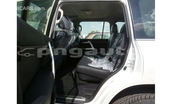 Buy Import Toyota Land Cruiser White Car in Import - Dubai in Enga Buy Import Toyota Land Cruiser White Car in Import - Dubai in Enga