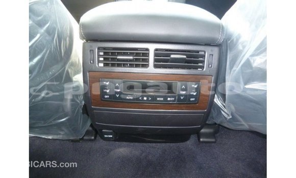 Buy Import Toyota Land Cruiser White Car in Import - Dubai in Enga Buy Import Toyota Land Cruiser White Car in Import - Dubai in Enga