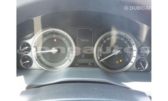 Buy Import Toyota Land Cruiser White Car in Import - Dubai in Enga Buy Import Toyota Land Cruiser White Car in Import - Dubai in Enga