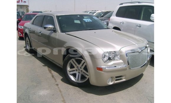 Buy Import Chrysler 300 Beige Car in Import - Dubai in Enga