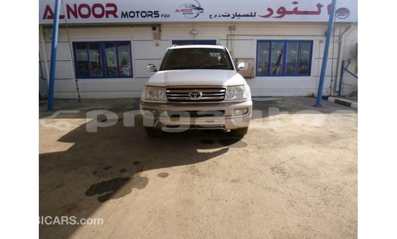 Buy Import Toyota Land Cruiser White Car in Import - Dubai in Enga Buy Import Toyota Land Cruiser White Car in Import - Dubai in Enga