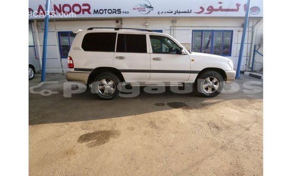 Buy Import Toyota Land Cruiser White Car in Import - Dubai in Enga Buy Import Toyota Land Cruiser White Car in Import - Dubai in Enga