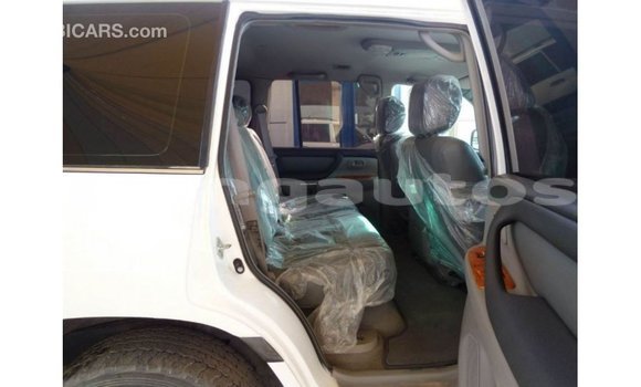 Buy Import Toyota Land Cruiser White Car in Import - Dubai in Enga Buy Import Toyota Land Cruiser White Car in Import - Dubai in Enga