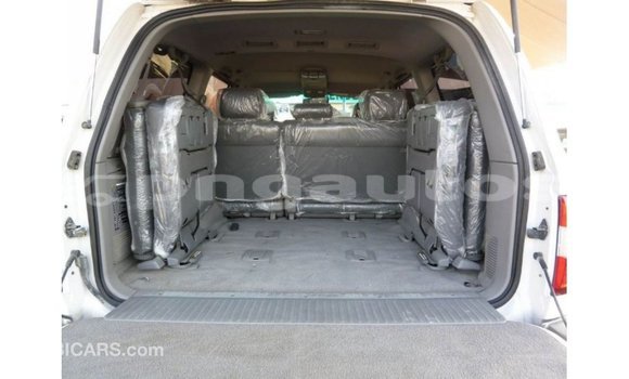 Buy Import Toyota Land Cruiser White Car in Import - Dubai in Enga Buy Import Toyota Land Cruiser White Car in Import - Dubai in Enga