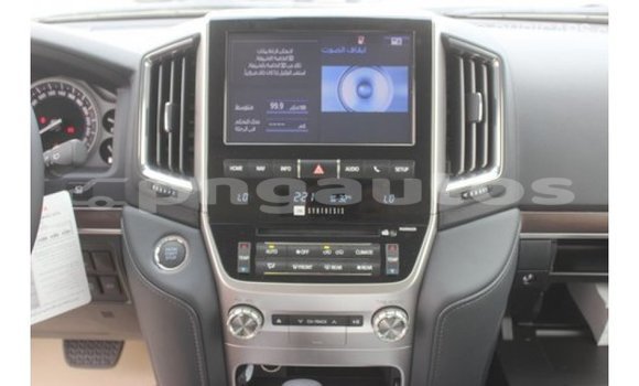 Buy Import Toyota Land Cruiser White Car in Import - Dubai in Enga Buy Import Toyota Land Cruiser White Car in Import - Dubai in Enga