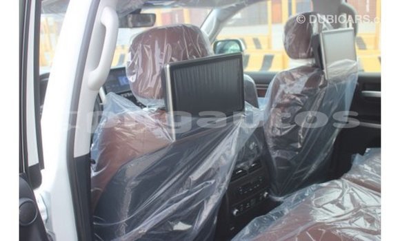 Buy Import Toyota Land Cruiser White Car in Import - Dubai in Enga Buy Import Toyota Land Cruiser White Car in Import - Dubai in Enga