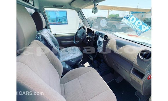 Buy Import Toyota Land Cruiser Beige Car in Import - Dubai in Enga Buy Import Toyota Land Cruiser Beige Car in Import - Dubai in Enga