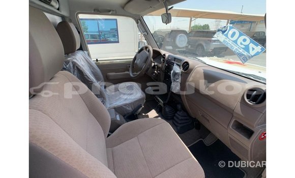 Buy Import Toyota Land Cruiser Beige Car in Import - Dubai in Enga Buy Import Toyota Land Cruiser Beige Car in Import - Dubai in Enga