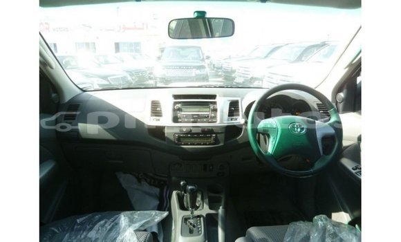 Buy Import Toyota Hilux White Car in Import - Dubai in Enga Buy Import Toyota Hilux White Car in Import - Dubai in Enga