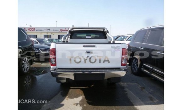 Buy Import Toyota Hilux White Car in Import - Dubai in Enga Buy Import Toyota Hilux White Car in Import - Dubai in Enga