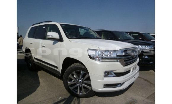 Buy Import Toyota Land Cruiser White Car in Import - Dubai in Enga Buy Import Toyota Land Cruiser White Car in Import - Dubai in Enga
