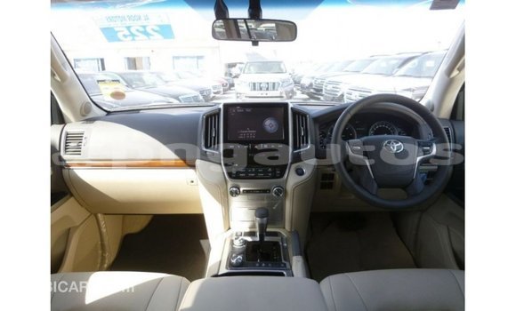 Buy Import Toyota Land Cruiser White Car in Import - Dubai in Enga Buy Import Toyota Land Cruiser White Car in Import - Dubai in Enga