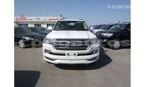 Buy Import Toyota Land Cruiser White Car in Import - Dubai in Enga Buy Import Toyota Land Cruiser White Car in Import - Dubai in Enga