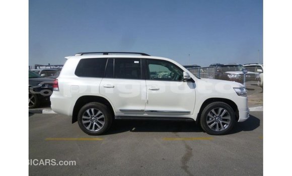 Buy Import Toyota Land Cruiser White Car in Import - Dubai in Enga Buy Import Toyota Land Cruiser White Car in Import - Dubai in Enga