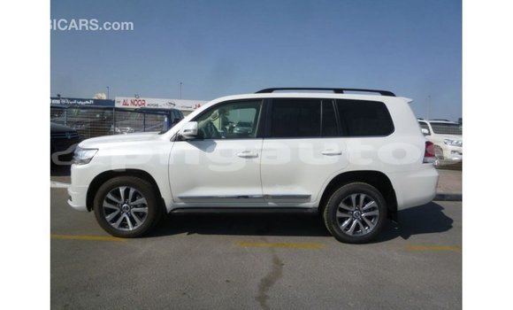 Buy Import Toyota Land Cruiser White Car in Import - Dubai in Enga Buy Import Toyota Land Cruiser White Car in Import - Dubai in Enga