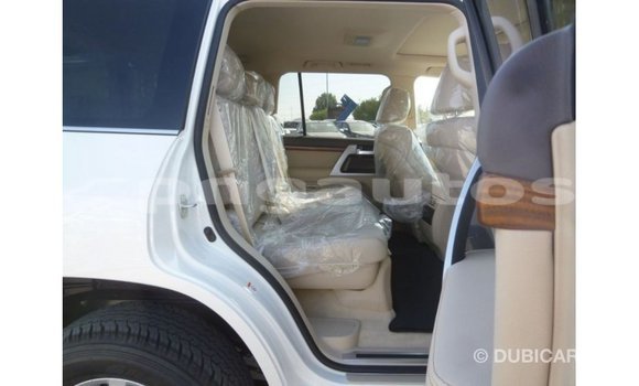 Buy Import Toyota Land Cruiser White Car in Import - Dubai in Enga Buy Import Toyota Land Cruiser White Car in Import - Dubai in Enga