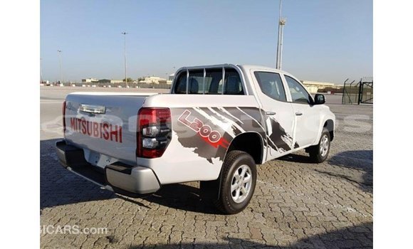 Buy Import Mitsubishi L200 White Car in Import - Dubai in Enga Buy Import Mitsubishi L200 White Car in Import - Dubai in Enga