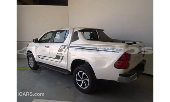 Buy Import Toyota Hilux White Car in Import - Dubai in Enga Buy Import Toyota Hilux White Car in Import - Dubai in Enga