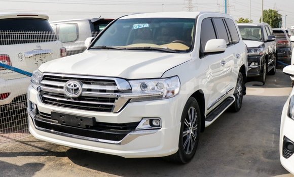 Buy Import Toyota Land Cruiser White Car in Import - Dubai in Enga Buy Import Toyota Land Cruiser White Car in Import - Dubai in Enga