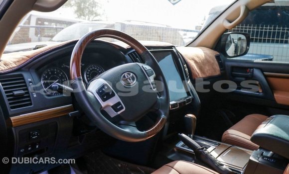 Buy Import Toyota Land Cruiser White Car in Import - Dubai in Enga Buy Import Toyota Land Cruiser White Car in Import - Dubai in Enga